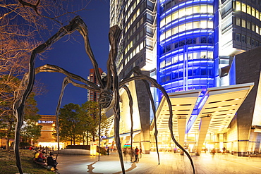 Mori Tower building, Manan spider sculpture, Roppongi Hills, Roppongi, Tokyo, Japan, Asia