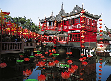 Zigzag bridge at Yu Yuan, Shanghai, China