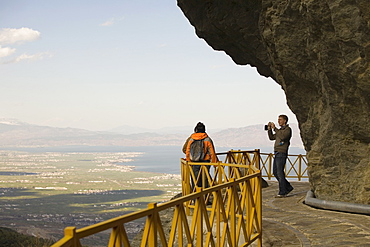 Tourists on the trekking course on Mt. Cang-shan, Dali, Yunnan, China