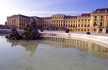 Exterior of the Schloss Schonbrunn (Schonbrunn Palace), with fountain and pool in front, UNESCO World Heritage Site, Hietzing, Vienna, Austria, Europe