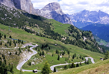 Eastern road below Gardena Pass, 2121m, Dolomites, Alto Adige, Italy, Europe