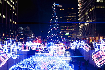 Christmas tree and decorations above Cheonggye Stream at Cheonggye Plaza, Gwanghwamun, Seoul, South Korea, Asia