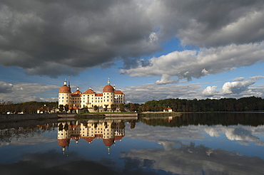 Baroque Moritzburg Castle and reflections in lake, Moritzburg, Sachsen, Germany, Europe