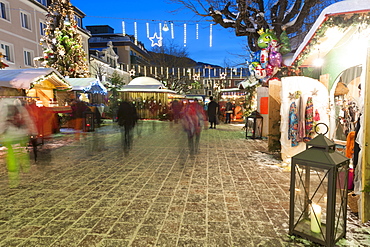 People at Christmas market, Haupt Square, Schladming, Steiemark, Austria, Europe 