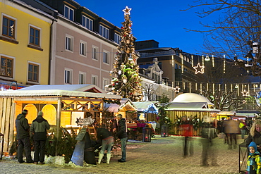 People at Christmas market, Haupt Square, Schladming, Steiemark, Austria, Europe 