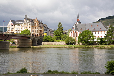 The town of Bernkastel along the Rhine, Rhineland-Palatinate, Germany, Europe