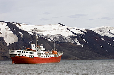 Antarctic Dream ship, Telephone Bay, Deception Island, South Shetland Islands, Antarctica, Polar Regions