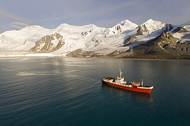 Antarctic Dream ship, False Bay, Livingston Island, South Shetland Islands, Antarctica, Polar Regions