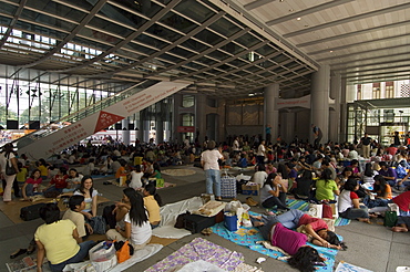 Philippino housekeepers gathering together on Sundays at HSBC Bank hall, Central district, Hong Kong, China, Asia