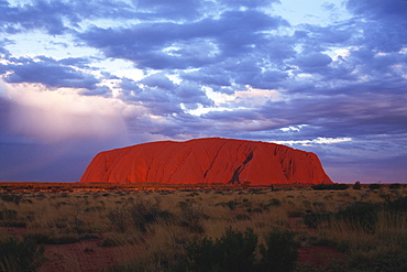 Uluru (Ayers Rock), Uluru-Kata Tjuta National Park, UNESCO World Heritage Site, Northern Territory, Australia, Pacific