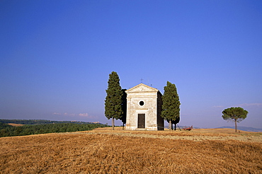 Vitaleta Christian chapel near Pienza, Val d'Orcia, Siena Province, Tuscany, Italy, Europe