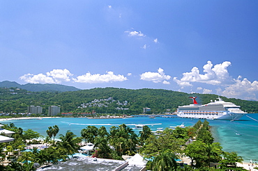 Cruise ship docked at Ocho Rios Bay, Ocho Rios, Jamaica, West Indies, Central America