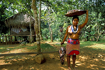 Embera Indian with fish, Soberania Forest National Park, Panama, Central America