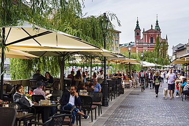 Outdoor cafes along the Ljubljanica river, Ljubljana, Slovenia, Europe