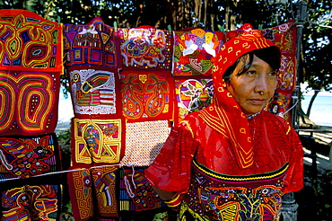 Kuna (Cuna) woman, Contadora island, Las Perlas archipelago, Panama, Central America