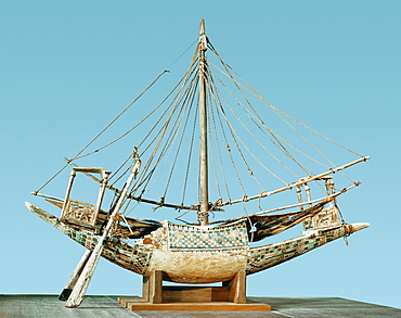 Model of the pharaoh's boat, from the tomb of the pharaoh Tutankhamun, discovered in the Valley of the Kings, Thebes, Egypt, North Africa, Africa