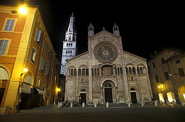 Ghirlandina tower and the Cathedral, Modena, Emilia Romagna, Italy