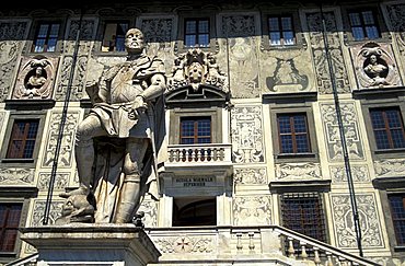 Cosimo I statue, Cavalieri palace, Pisa, Tuscany, Italy