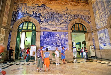 Historical Azulejos, Sao Bento railway station, Porto, Portugal, Europe 