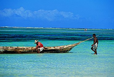 Fisherman, Zanzibar, Tanzania, East Africa, Africa 