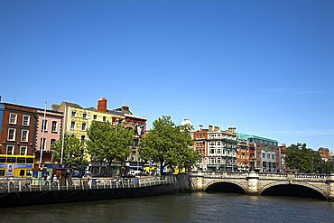 O'Connell bridge spanning the River Liffey, Dublin, Republic of Ireland, Europe