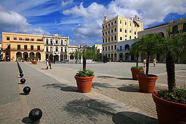 Plaza Vieja, Havana, Cuba, West Indies, Central America