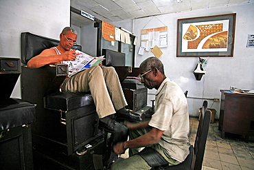 Shoeblack, Santiago de Cuba, Cuba, West Indies, Central America