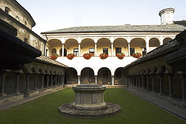 Cloister, Collegiata di Sant'Orso, Aosta, Valle d'Aosta, Italy, Europe