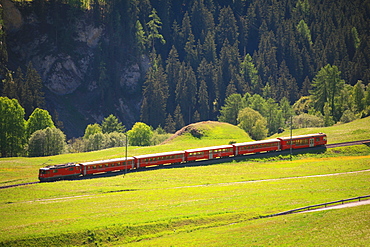 Train, Ardez, Bassa Engadina, Switzerland, Europe