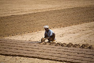 Production of typical musbricks, Seyun, Yemen, Middle East  