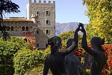 Emiciclo della bellezza statues, park of Villa d'Ayala, river Sele valley, Salerno, Campania, Italy, Europe
