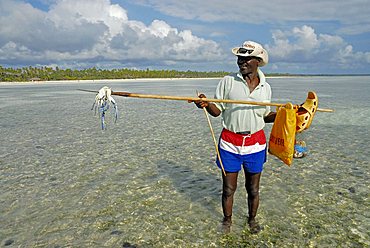 Crab fisherman, Zanzibar, United Republic of Tanzania, Africa