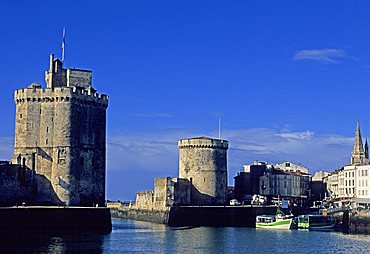 Harbour with Tour Saint Nicolas and Tour de la Chaine, La Rochelle, France, Europe 