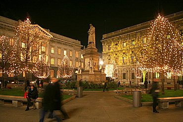 Piazza Della Scala square and Leonardo da Vinci monument, Milan, Lombardy, Italy, Europe