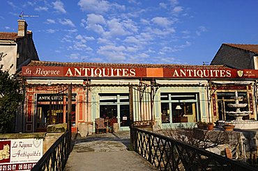 France, Provence, Isle sur la Sorgue, brocant antik shop