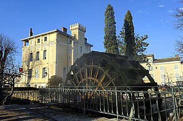 France, Provence, Isle sur la Sorgue, millwheel