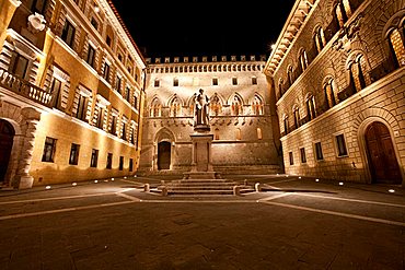 Piazza Salimbeni, Siena, Tuscany, Italy