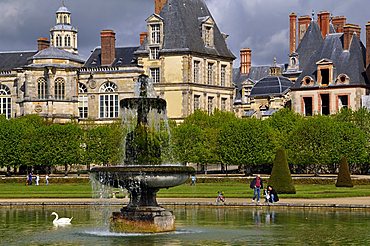 The Palace of Fontainebleau and the garden, Seine-et-Marne, Ile-de-France, France, Europe