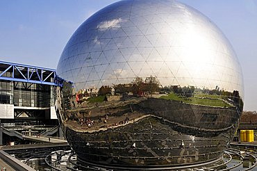 La Geode, Cite des Sciences et de l'Industrie, Parc de la Villette, Paris, Ile-de-France, France, Europe