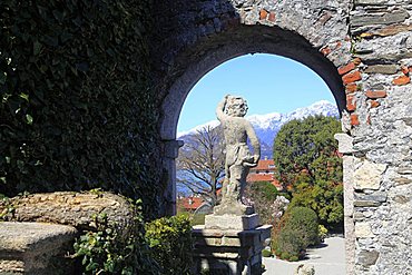 Statue in the garden, Isola Bella, Borromean Islands, Lago Maggiore, Piedmont, Italy