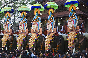 Kudamattam competition, Thrissur Pooram festival, Thrissur, Kerala, India, Asia