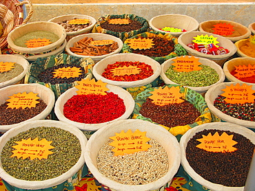 Spice, provenvæal food market, Apt, Provence-Alpes-C¬?te d'Azur, France, Europe