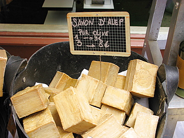 Aleppo olive oil soap, Provenvæal market, Apt, Provence-Alpes-C¬?te d'Azur, France, Europe