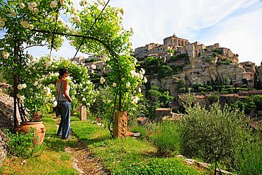 Panoramic view on the village of Gordes, Provence-Alpes-C¬?te d'Azur, France, Europe