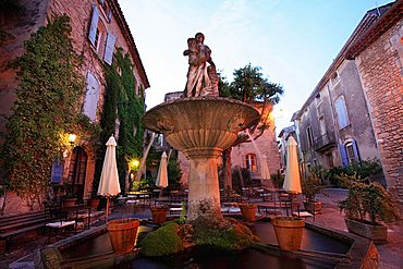 Saignon, historic centre at the dusk, Vaucluse department, Provence-Alpes-C¬?te d'Azur, France, Europe