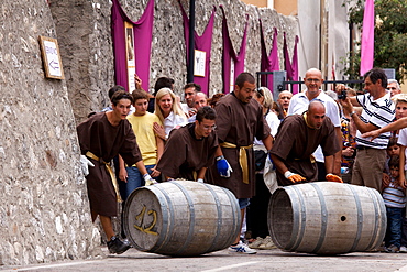 Grabs the barrel game, Uva e dintorni festival, Avio, Vallagarina, Trentino Alto Adige, Italy, Europe