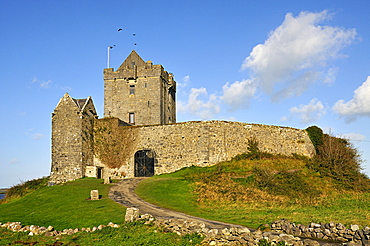 Dunguaire Castle near Kinvarra, Galway Bay, County Galway, Republic of Ireland, Europe