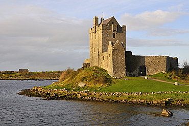 Dunguaire Castle near Kinvarra, Galway Bay, County Galway, Republic of Ireland, Europe