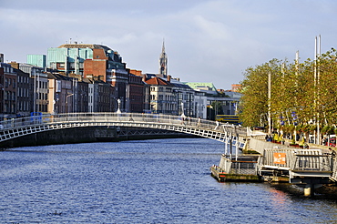 Ha'penny Bridge on Liffey river, Dublin, Republic of Ireland, Europe