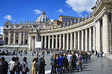 Citt‚Ä° del Vaticano. Piazza San Pietro. Rome. Italy.